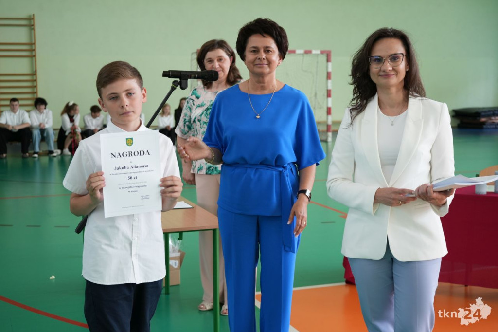 W Rudzie Malenieckiej pożegnano ósmoklasistów i wręczono stypendia wójta [wideo, zdjęcia]