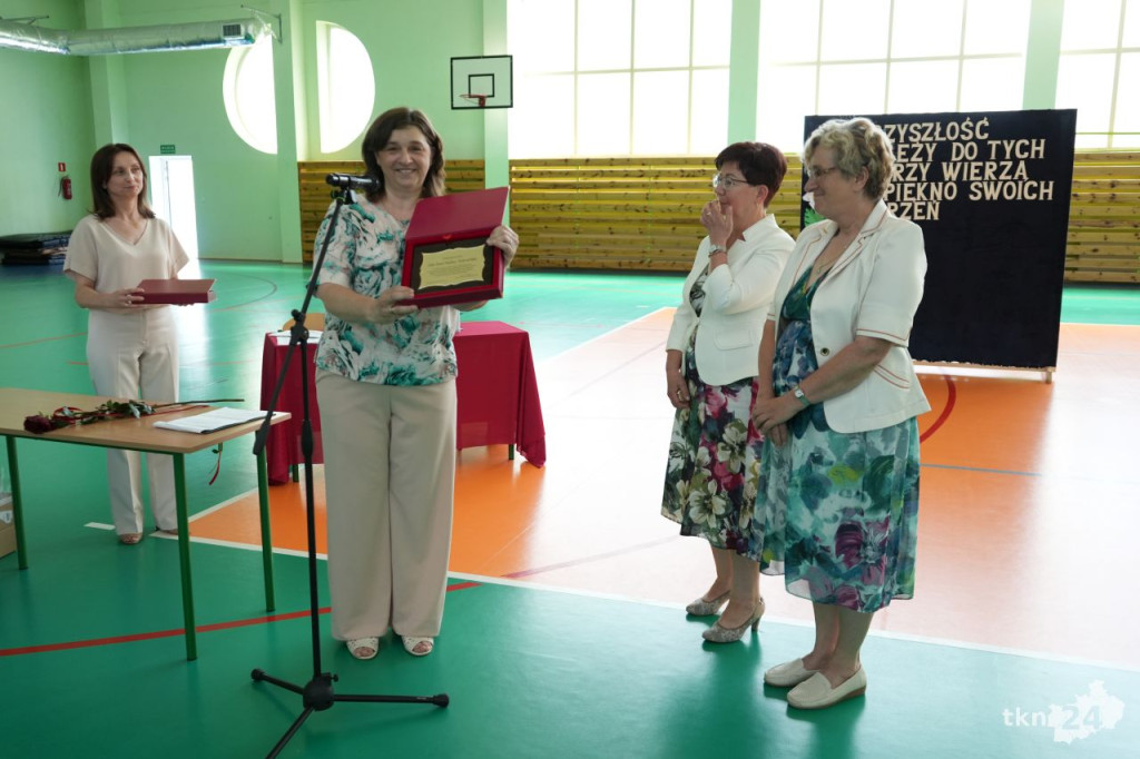 W Rudzie Malenieckiej pożegnano ósmoklasistów i wręczono stypendia wójta [wideo, zdjęcia]
