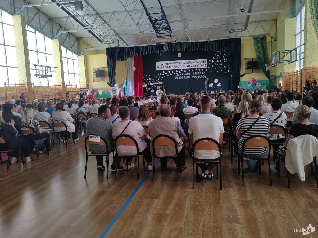 Wojewódzkie zakończenie roku szkolnego w Gowarczowie [wideo, zdjęcia]