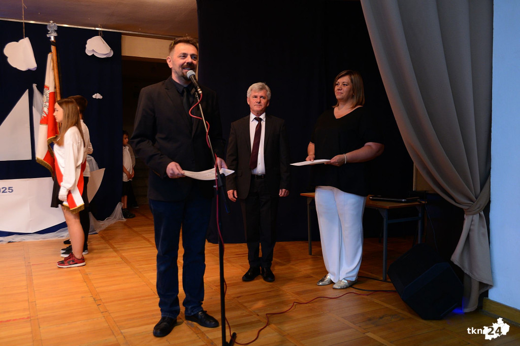 Ostatni dzwonek wybrzmiał. Czas na wakacje! [wideo,  zdjęcia]