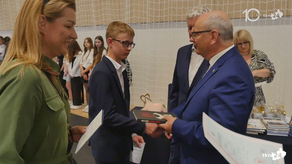 Ostatni dzwonek wybrzmiał. Czas na wakacje! [wideo,  zdjęcia]