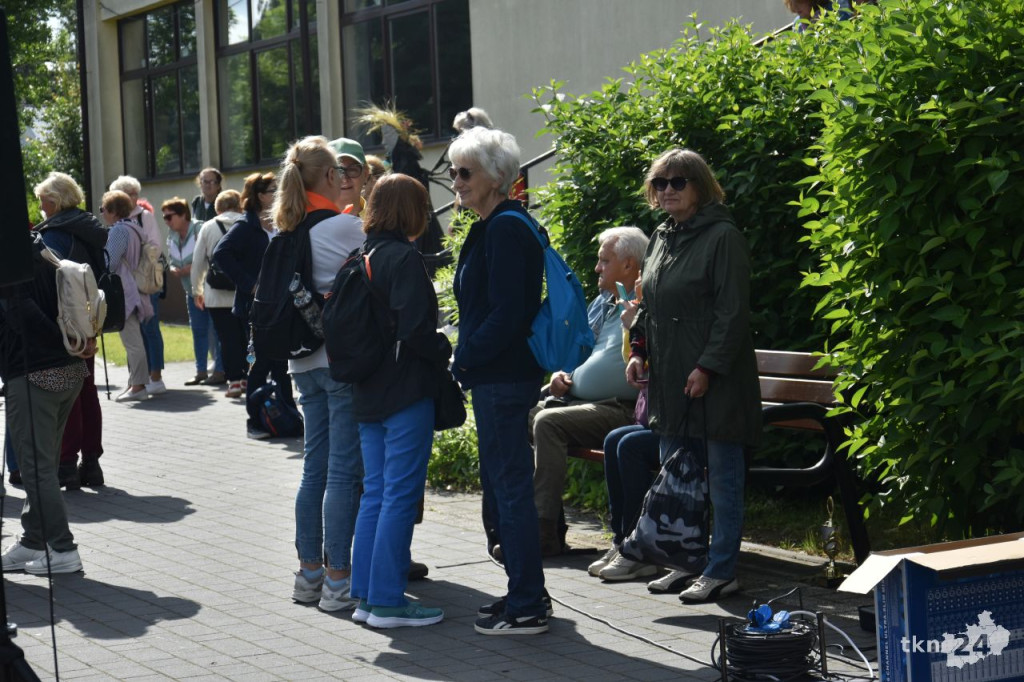 9. Rajd seniorów ZNP. Piechurzy poznawali piękno ziemi stąporkowskiej [wideo, zdjęcia]
