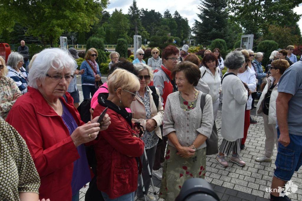 9. Rajd seniorów ZNP. Piechurzy poznawali piękno ziemi stąporkowskiej [wideo, zdjęcia]