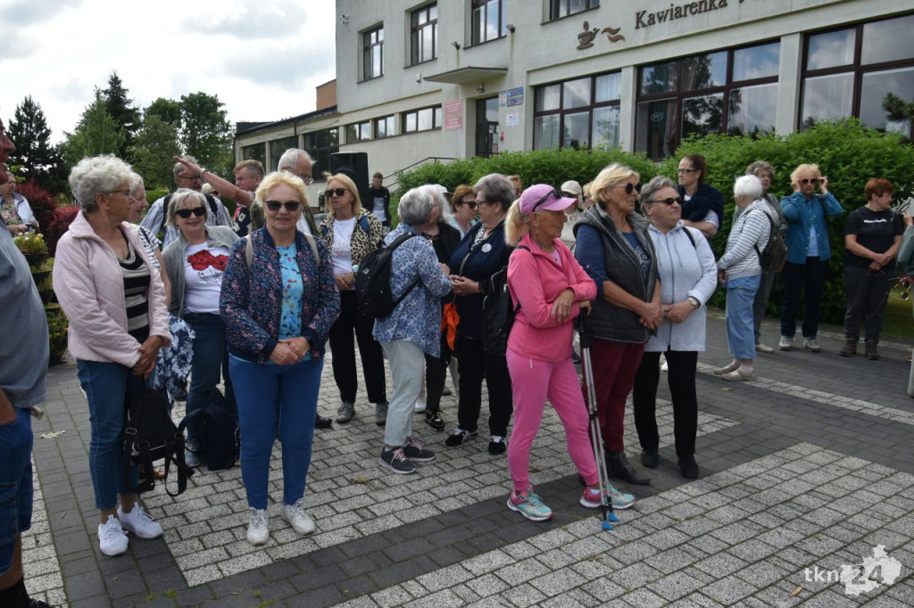9. Rajd seniorów ZNP. Piechurzy poznawali piękno ziemi stąporkowskiej [wideo, zdjęcia]