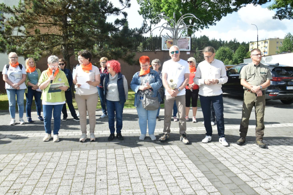 9. Rajd seniorów ZNP. Piechurzy poznawali piękno ziemi stąporkowskiej [wideo, zdjęcia]