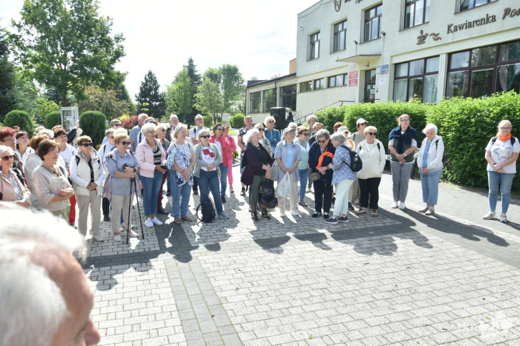9. Rajd seniorów ZNP. Piechurzy poznawali piękno ziemi stąporkowskiej [wideo, zdjęcia]