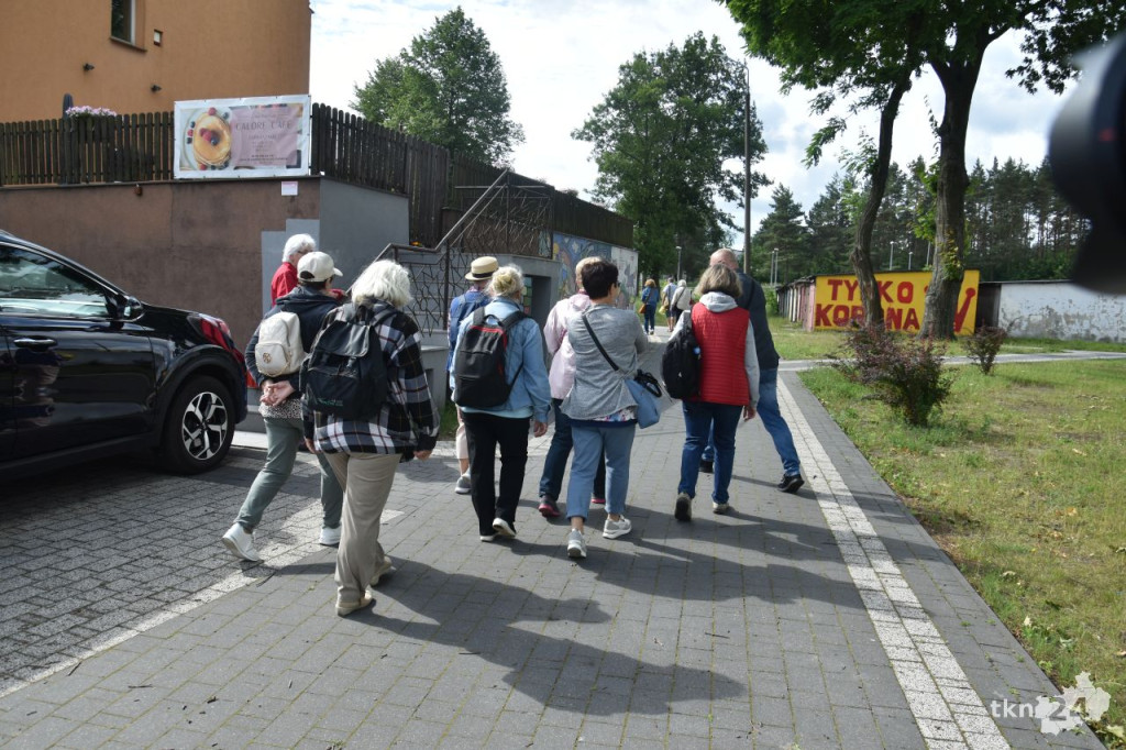 9. Rajd seniorów ZNP. Piechurzy poznawali piękno ziemi stąporkowskiej [wideo, zdjęcia]