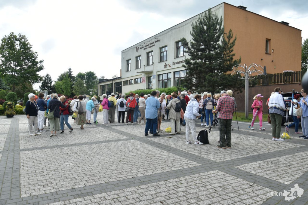 9. Rajd seniorów ZNP. Piechurzy poznawali piękno ziemi stąporkowskiej [wideo, zdjęcia]
