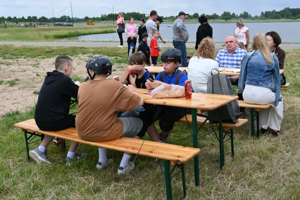 Uroczyste otwarcie skateparku w Radoszycach. Piknik i warsztaty z trików na deskorolce [zdjęcia]