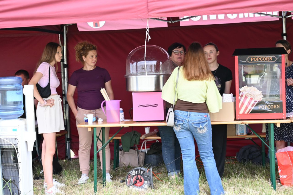 Uroczyste otwarcie skateparku w Radoszycach. Piknik i warsztaty z trików na deskorolce [zdjęcia]