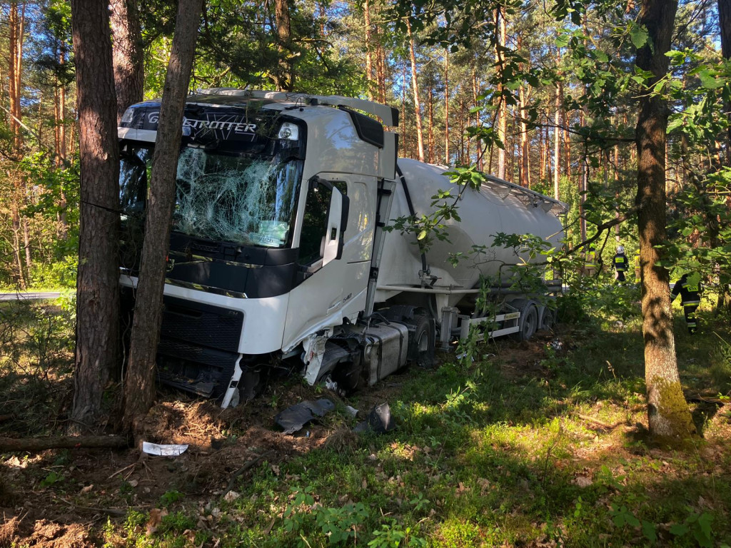 Wypadek w okolicach Wiosny. Droga krajowa zablokowana! [zdjęcia]