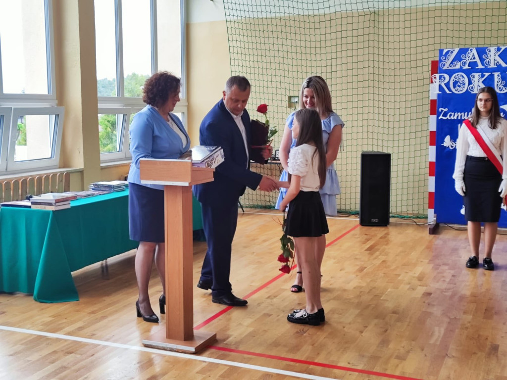 Szkoły w Czermnie i Fałkowie zakończyły rok szkolny 2024/2025 [zdjęcia]