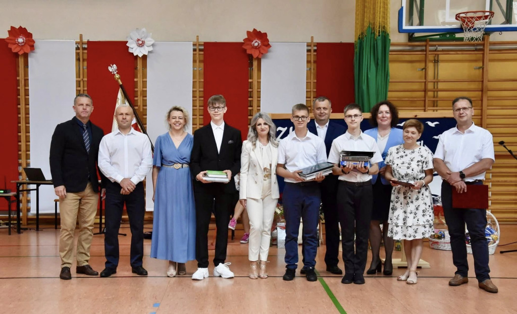 Szkoły w Czermnie i Fałkowie zakończyły rok szkolny 2024/2025 [zdjęcia]