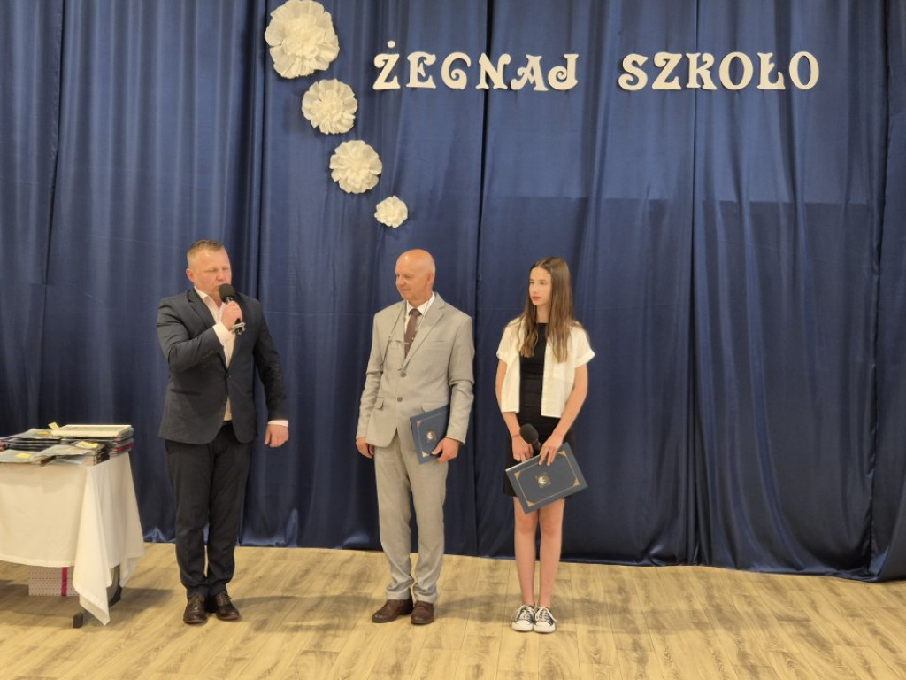 Uczniowie i nauczyciele z gminy Radoszyce pożegnali rok szkolny i rozpoczęli wakacje [zdjęcia]