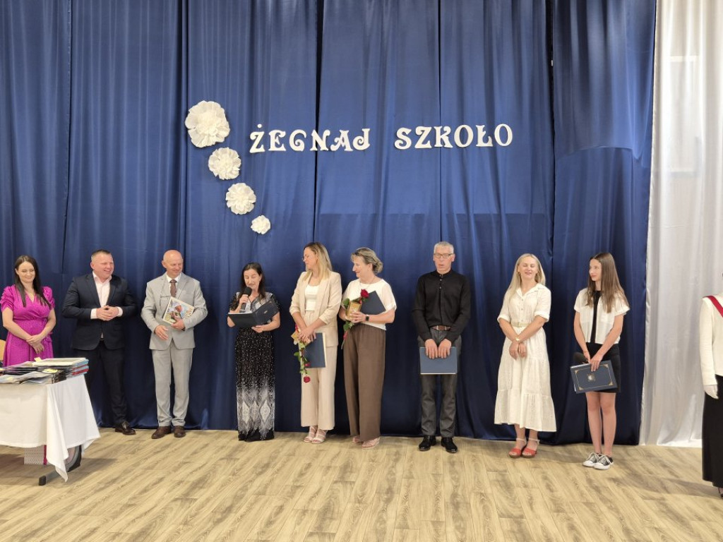 Uczniowie i nauczyciele z gminy Radoszyce pożegnali rok szkolny i rozpoczęli wakacje [zdjęcia]