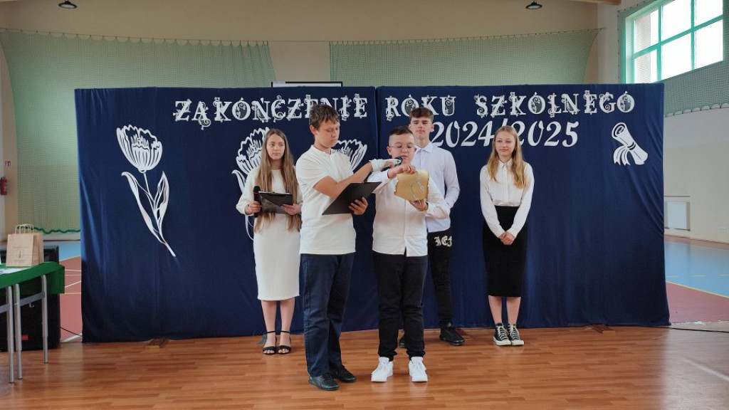 Uczniowie i nauczyciele z gminy Radoszyce pożegnali rok szkolny i rozpoczęli wakacje [zdjęcia]