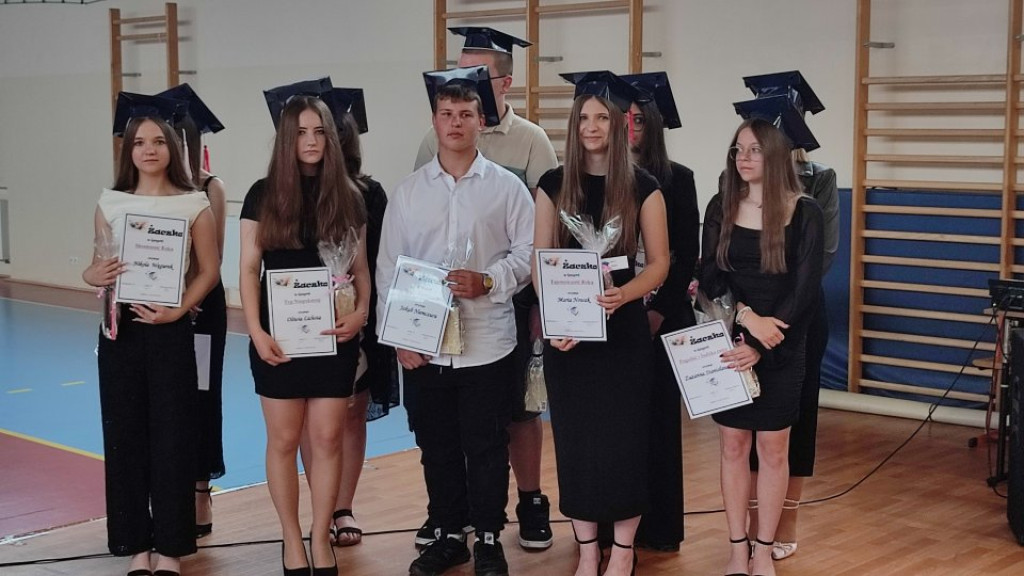 Uczniowie i nauczyciele z gminy Radoszyce pożegnali rok szkolny i rozpoczęli wakacje [zdjęcia]