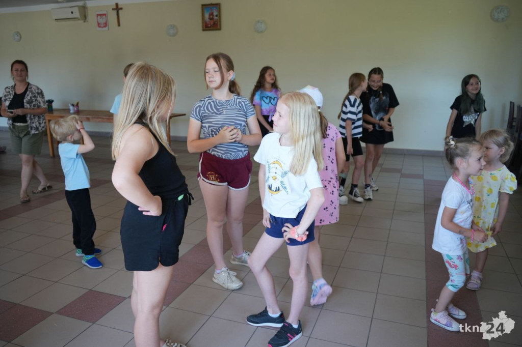 Hobby Horse i zajęcia taneczne na Wakacjach z GCKiB w Giełzowie [wideo, zdjęcia]