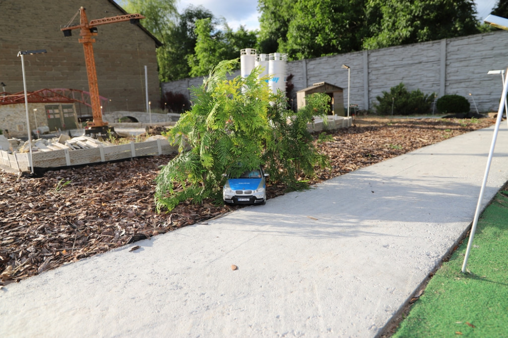 Miniaturowe maszyny na wielkim placu budowy. Fałków gościł modelarzy z całej Polski [zdjęcia]