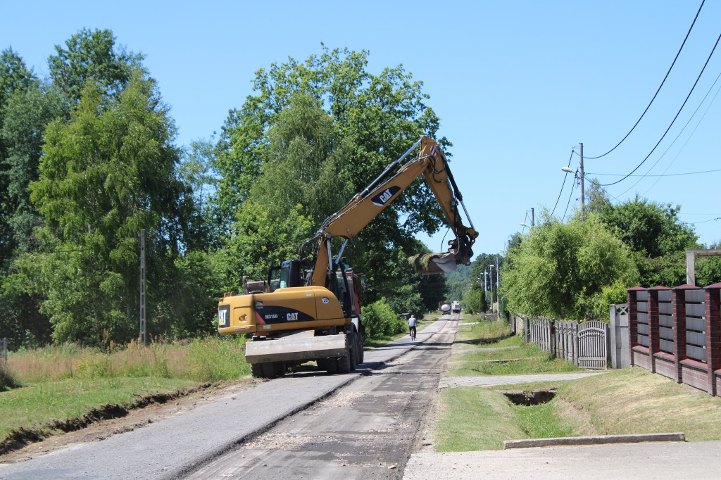 Trwa II etap remontu drogi powiatowej Smyków - Adamów [zdjęcia]