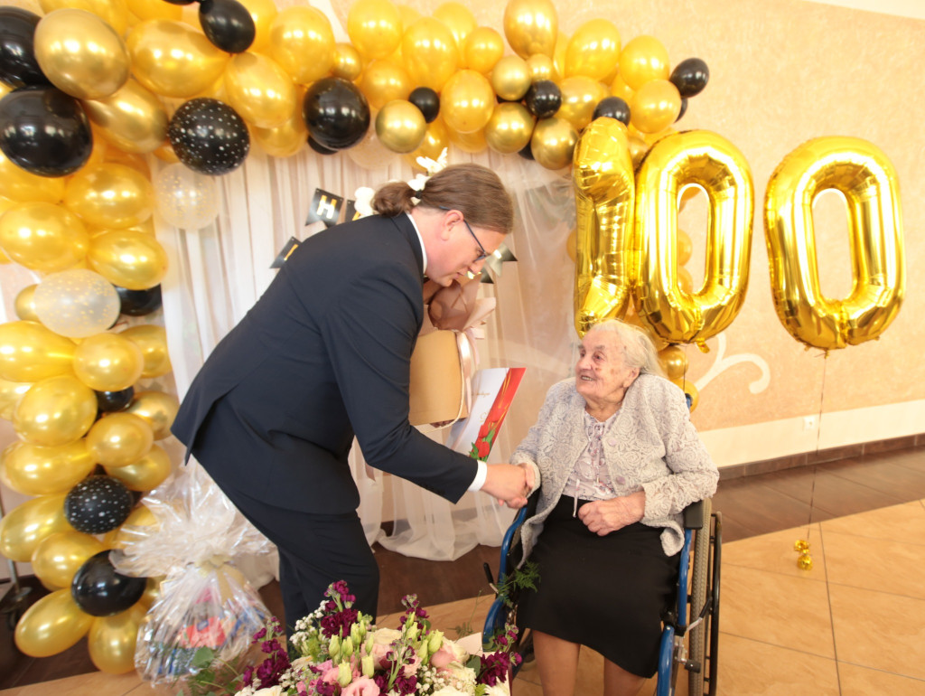 Pani Janina z gminy Stąporków skończyła 100 lat! [zdjęcia]