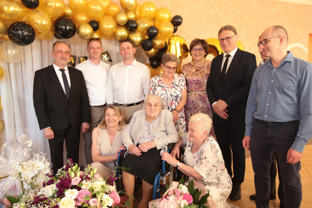 Pani Janina z gminy Stąporków skończyła 100 lat! [zdjęcia]