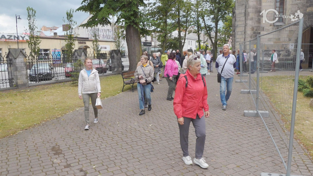 Zwiedzali Kolegiatę w Końskich. Podziwiali jej urok po dużym remoncie [wideo, zdjęcia]