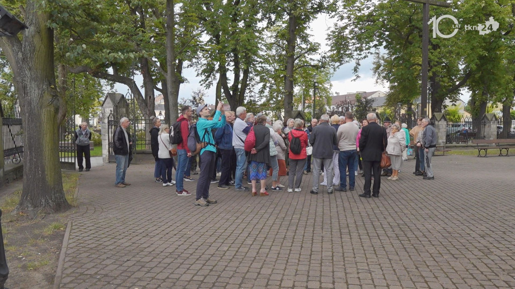 Zwiedzali Kolegiatę w Końskich. Podziwiali jej urok po dużym remoncie [wideo, zdjęcia]