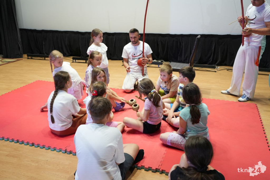 Capoeira tematem przewodnim wtorku podczas Wakacji z MGOKiS w Stąporkowie [wideo, zdjęcia]