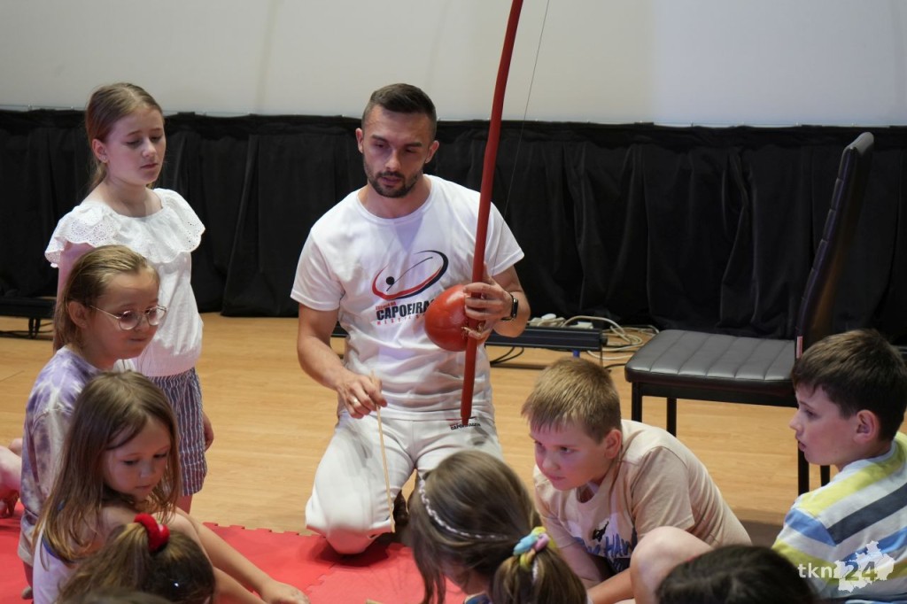 Capoeira tematem przewodnim wtorku podczas Wakacji z MGOKiS w Stąporkowie [wideo, zdjęcia]