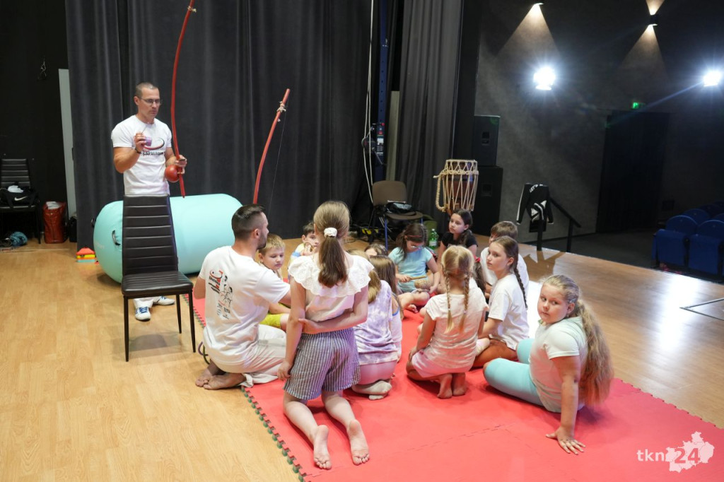 Capoeira tematem przewodnim wtorku podczas Wakacji z MGOKiS w Stąporkowie [wideo, zdjęcia]