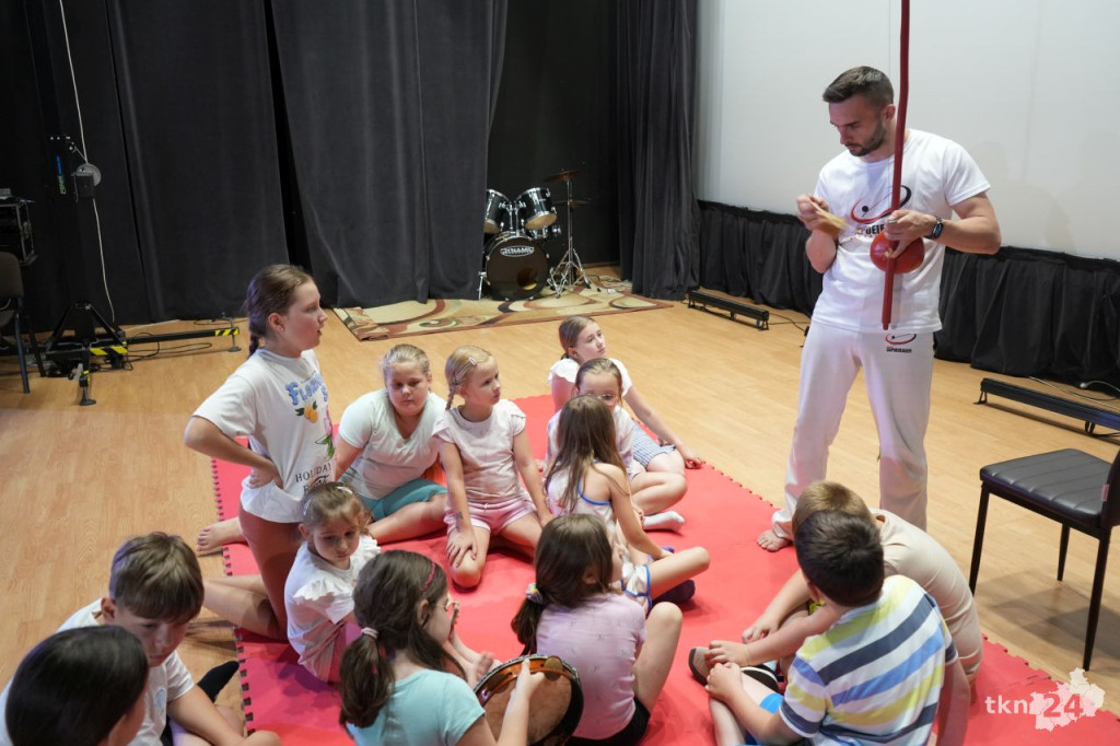 Capoeira tematem przewodnim wtorku podczas Wakacji z MGOKiS w Stąporkowie [wideo, zdjęcia]