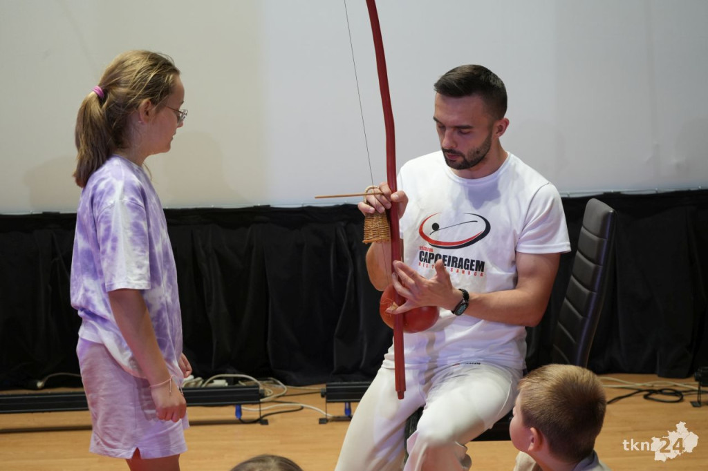 Capoeira tematem przewodnim wtorku podczas Wakacji z MGOKiS w Stąporkowie [wideo, zdjęcia]