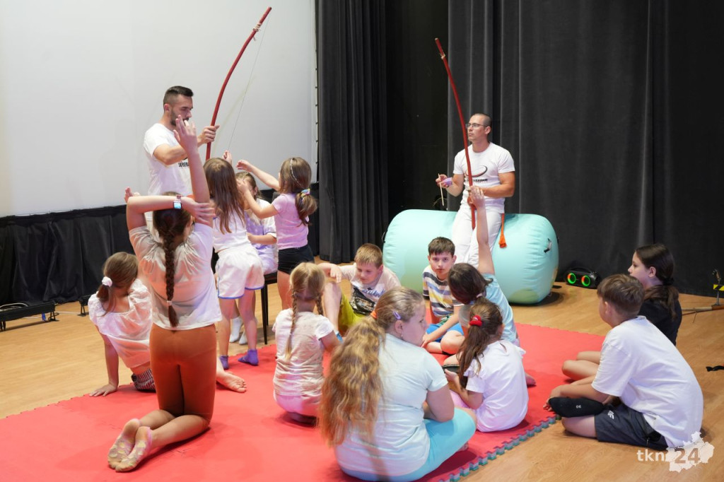 Capoeira tematem przewodnim wtorku podczas Wakacji z MGOKiS w Stąporkowie [wideo, zdjęcia]