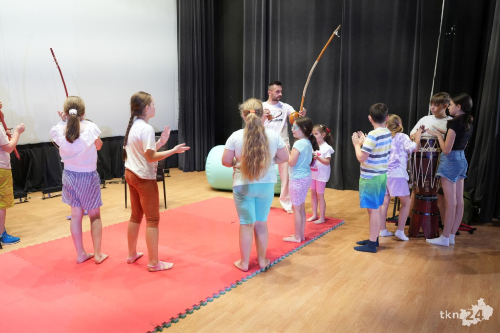 Capoeira tematem przewodnim wtorku podczas Wakacji z MGOKiS w Stąporkowie [wideo, zdjęcia]