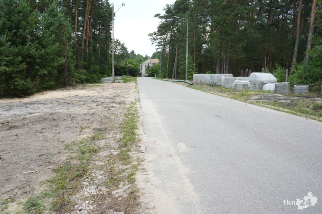 Postępują prace przy budowie kanalizacji w Czarnieckiej Górze [wideo, zdjęcia]