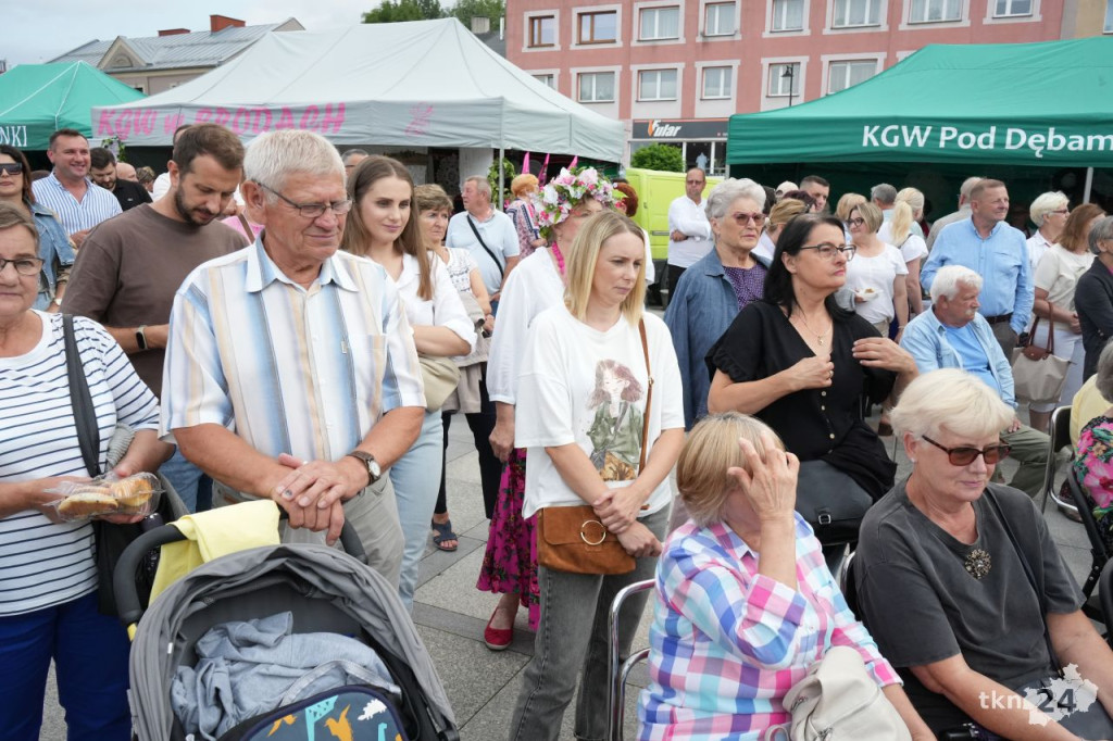 Wiejska tradycja w centrum miasta. Za nami VI Przegląd Kół Gospodyń Wiejskich w Końskich [wideo, zdjęcia]