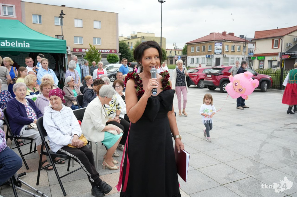 Wiejska tradycja w centrum miasta. Za nami VI Przegląd Kół Gospodyń Wiejskich w Końskich [wideo, zdjęcia]