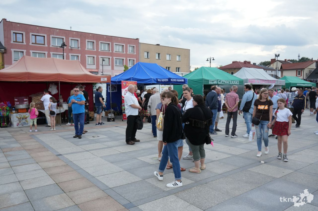 Wiejska tradycja w centrum miasta. Za nami VI Przegląd Kół Gospodyń Wiejskich w Końskich [wideo, zdjęcia]