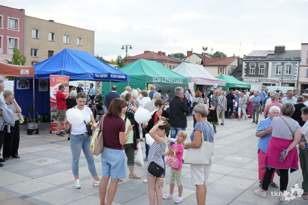 Wiejska tradycja w centrum miasta. Za nami VI Przegląd Kół Gospodyń Wiejskich w Końskich [wideo, zdjęcia]