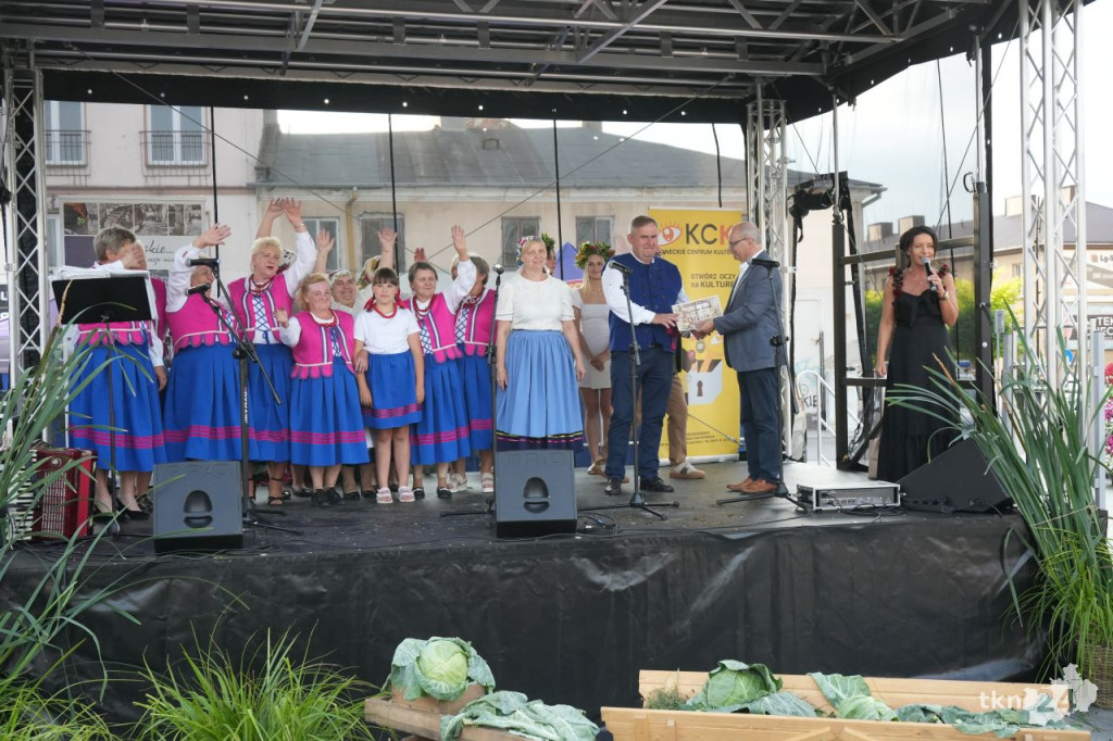 Wiejska tradycja w centrum miasta. Za nami VI Przegląd Kół Gospodyń Wiejskich w Końskich [wideo, zdjęcia]