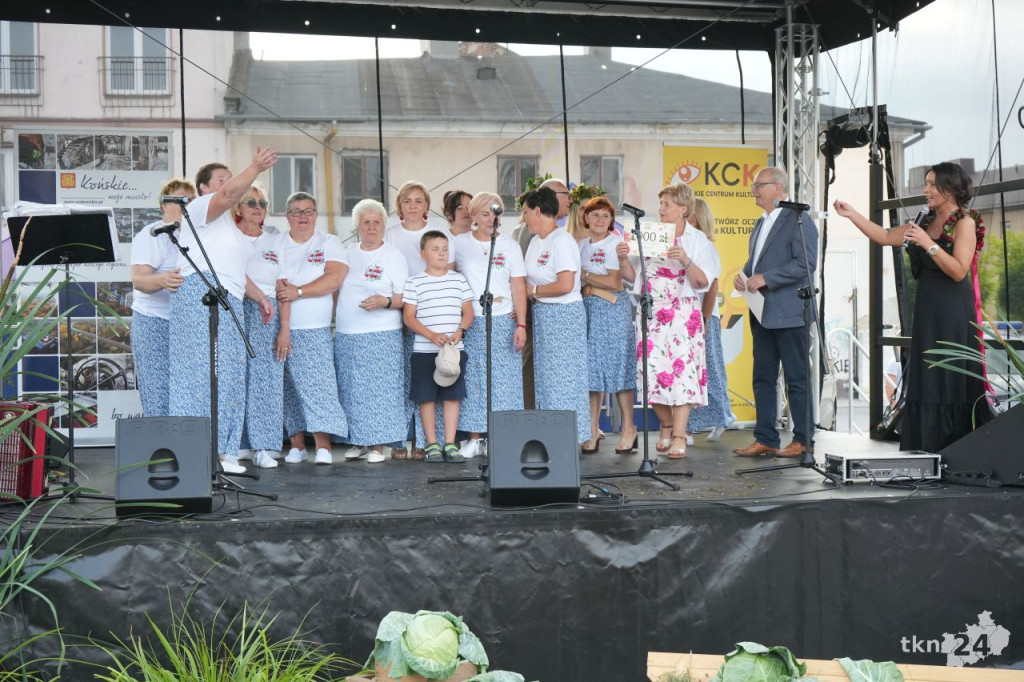 Wiejska tradycja w centrum miasta. Za nami VI Przegląd Kół Gospodyń Wiejskich w Końskich [wideo, zdjęcia]