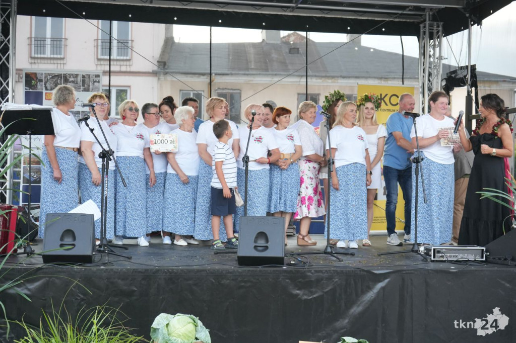 Wiejska tradycja w centrum miasta. Za nami VI Przegląd Kół Gospodyń Wiejskich w Końskich [wideo, zdjęcia]