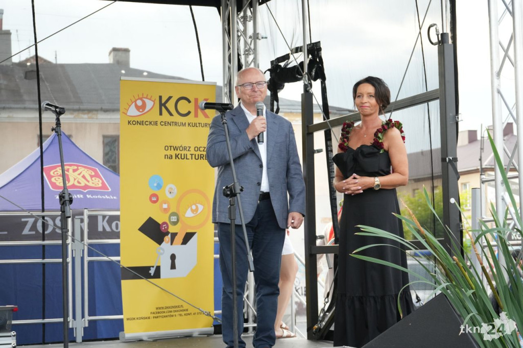 Wiejska tradycja w centrum miasta. Za nami VI Przegląd Kół Gospodyń Wiejskich w Końskich [wideo, zdjęcia]