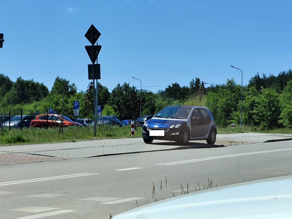 Parkingowy dziki zachód przy koneckim szpitalu. Czytelnicy interweniują
