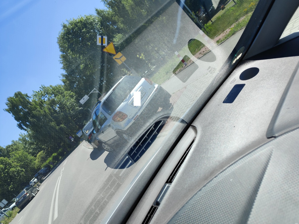 Parkingowy dziki zachód przy koneckim szpitalu. Czytelnicy interweniują