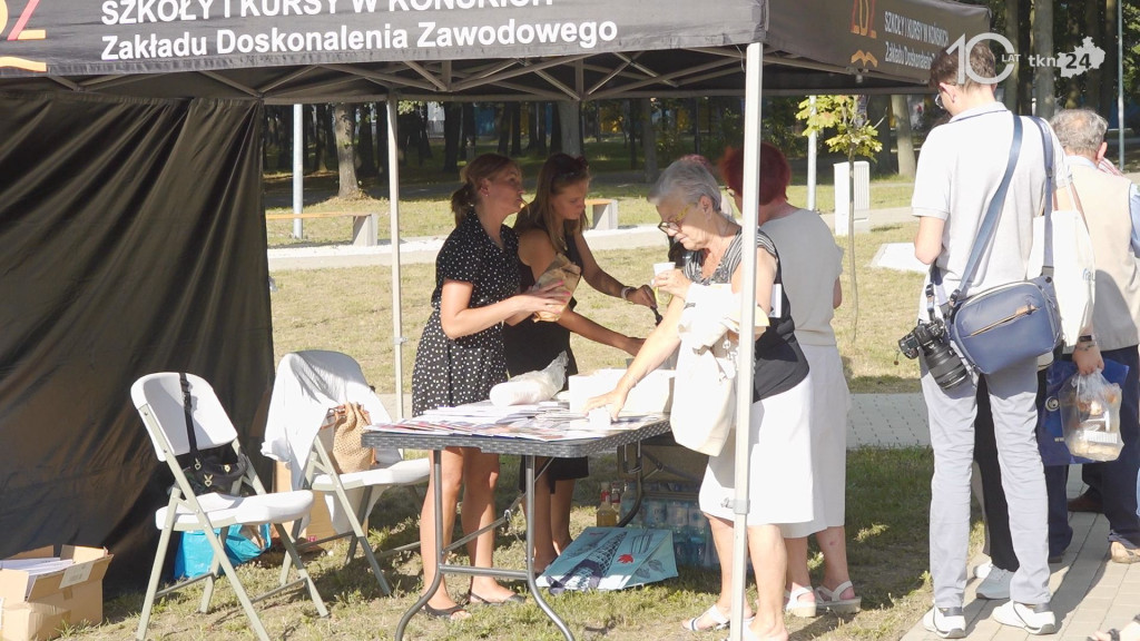 Taniec, śpiew, profilaktyka. Seniorzy ponownie przejęli Końskie [wideo, zdjęcia]