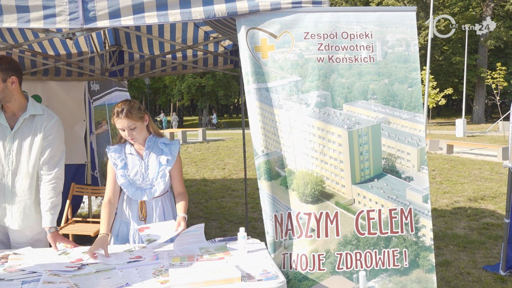 Taniec, śpiew, profilaktyka. Seniorzy ponownie przejęli Końskie [wideo, zdjęcia]