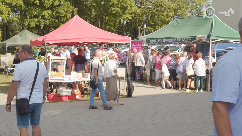 Taniec, śpiew, profilaktyka. Seniorzy ponownie przejęli Końskie [wideo, zdjęcia]