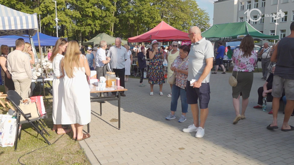 Taniec, śpiew, profilaktyka. Seniorzy ponownie przejęli Końskie [wideo, zdjęcia]